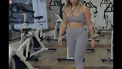 ایمیٹر ویڈیو سنہرے بالوں والی شیشے پہنے ہوئے شوقیہ کم شاٹس سپرم فیشل